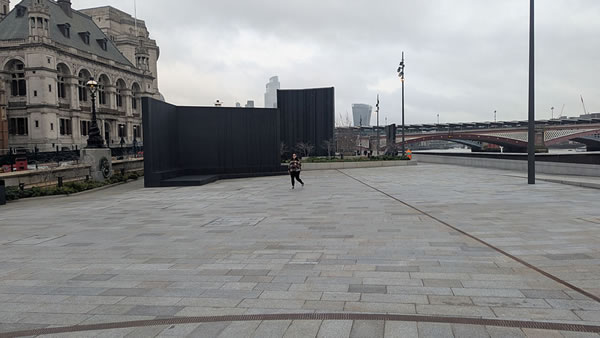 Embankment plaza 