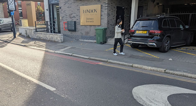 London Hosptial pavement 