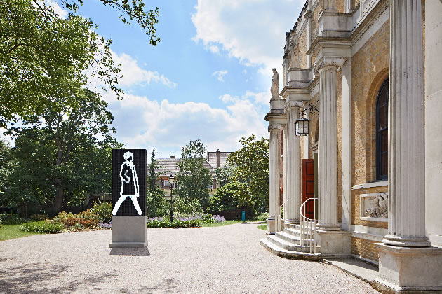 The LED Sculpture is entended to encourage people to enter. © Pitzhanger Manor & Gallery. Photo by Andy Stagg